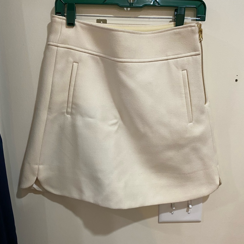 J Crew Ivory Skirt 100% Wool  (Outer)… Size: 2… Faux Front Pockets…NWT